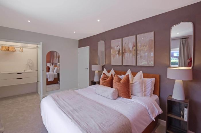 Stylish 3-Bed House Driveway Parking & Garden