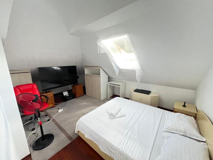 Hill View Apartment - 2 rooms with Free Parking