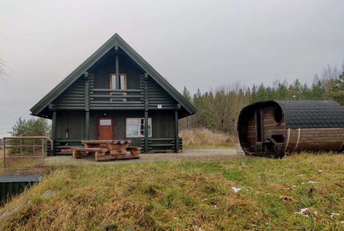 Tapa Cottage next to disc golf.