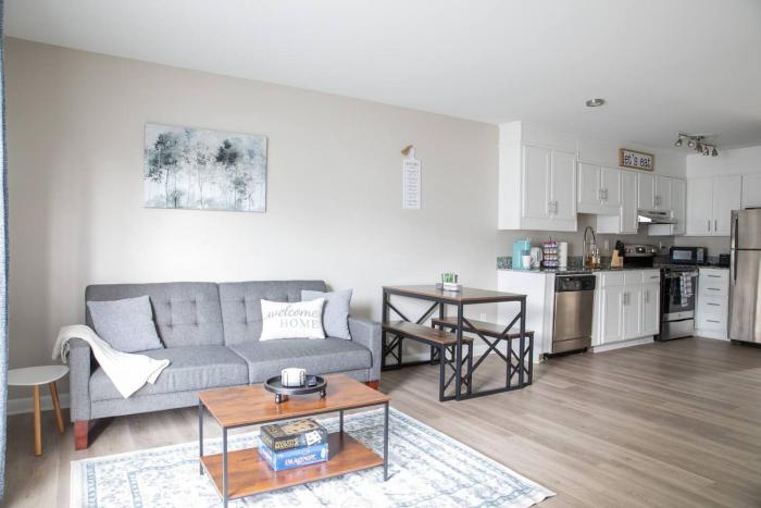 1BR Near UAB with Free Parking, Fast Wi-Fi, Workspace