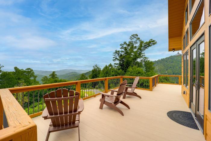 66-Acre Group Escape! Gateway to Grandfather Mtn