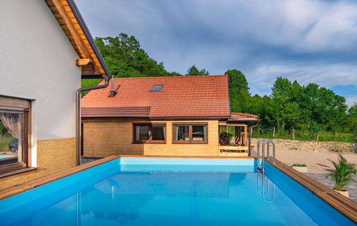 Stunning Home In Gospic