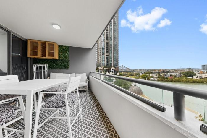 2 Bedroom River View in Brisbane CBD