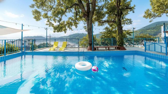 Tongyoung Blue House Spa Pension
