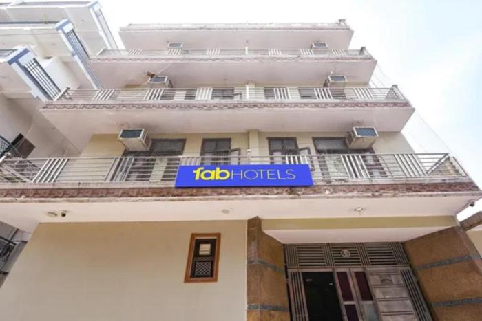 FabHotel Singh Guest House