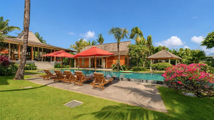 Villa Mannao by Villa Finder