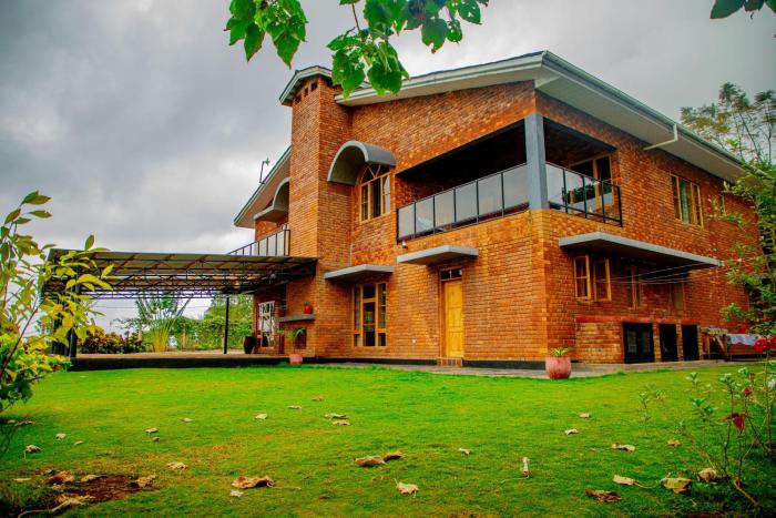 Tranquil Hillhouse