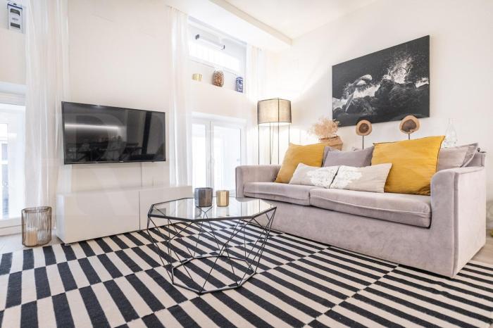 Spacious Historic Centre Apartment REMS