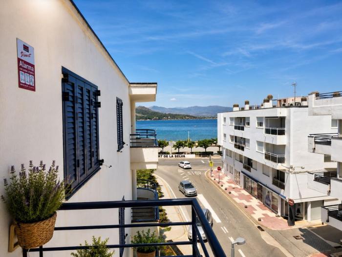 Apartamento con terraza vista mar y playa
