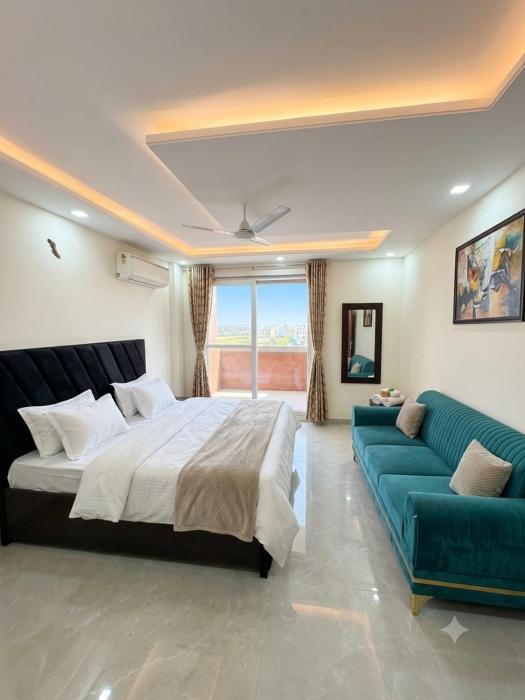 Stella Homestay Near Yashobhoomi with Rooftop