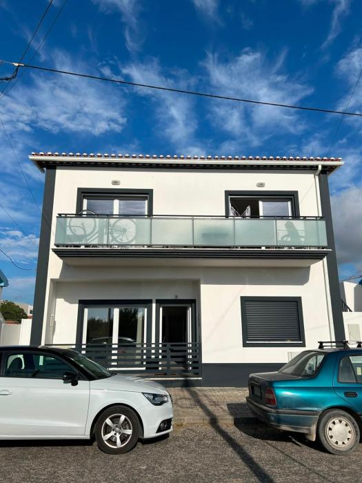 Baleal Beach Apt - Modern Coastal - Sleeps 4-6