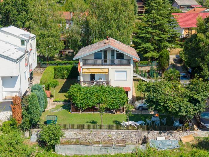 Villa Aura Ljubaništa - 3BD, Big Yard & Private Parking