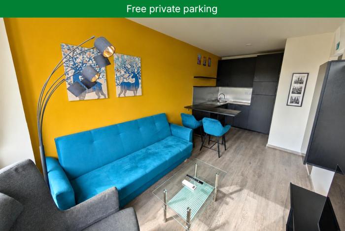 Modern Prague Apartment in Vinohrady with AC & Parking