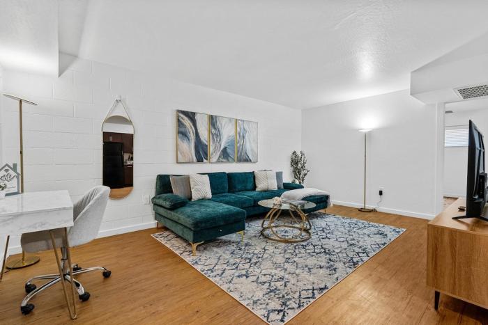 Tempe Central Apartment Near ASU & DT Tempe with Pool & Free Parking