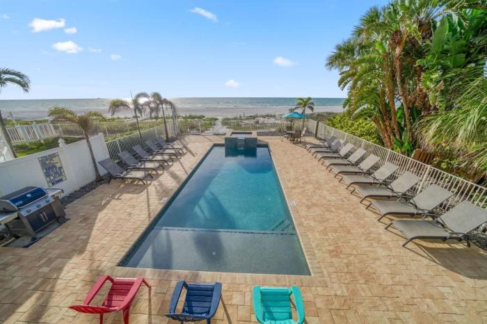 2,000 Sq Ft Condo with Private Indoor Poolside Cabana Unit 4 at Four Shores