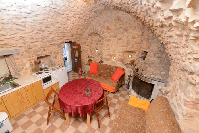 Stoneapartments, Γ ΚΩΣΤΑΛΟΣ ΚΑΙ ΣΙΑ ΟΕ