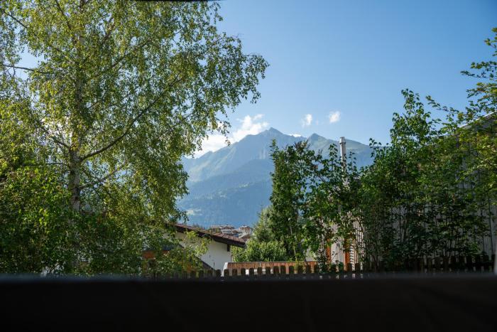 Alpenwohnung in Laax mit Garten, Bergblick & Parkplatz