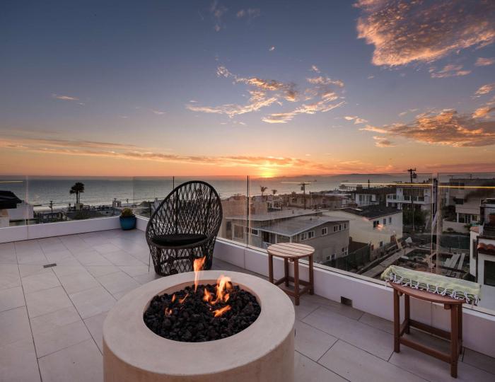 Steps to the Best Beach in LA Rooftop Deck WOW!