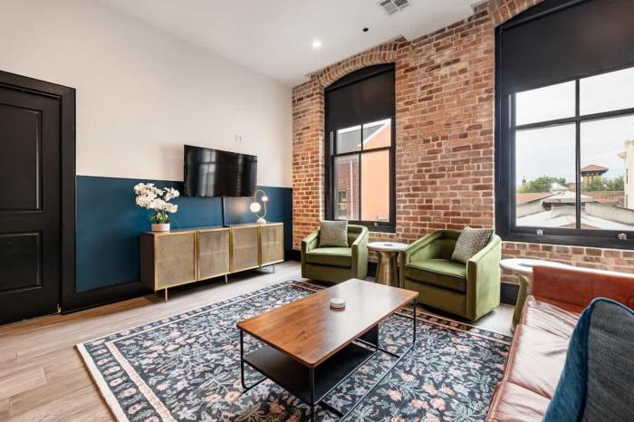 Spacious Suite Downtown 2BD 2BA Gym Hotel Pool