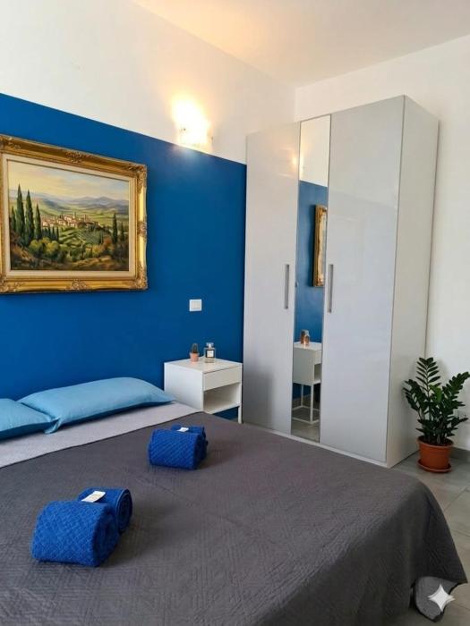 -L Oasi Del Turista, Room 5- CENTRAL STATION private external bathroom
