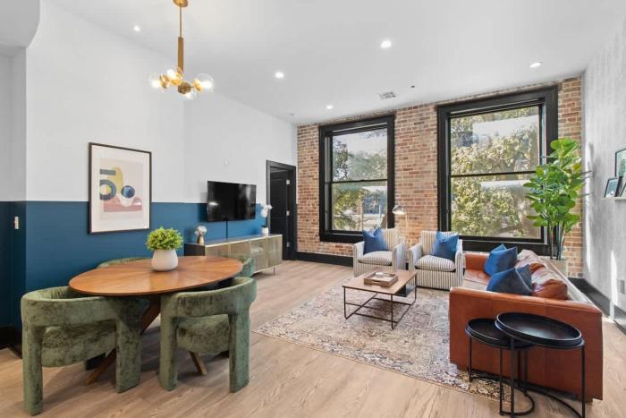 Downtown NOLA Luxury Suite Hotel Rooftop Pool Sleeps 6