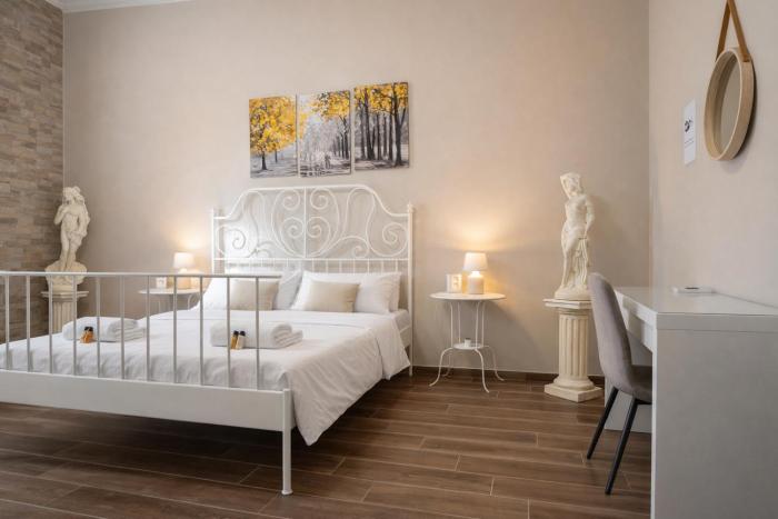 Elegant 2-Bedroom Near Metro, Walk to Colosseum