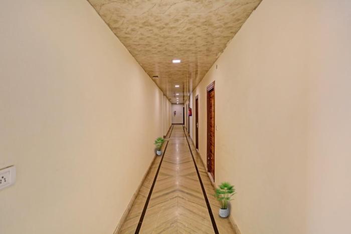 Hotel O Raas Near Hira Sweet