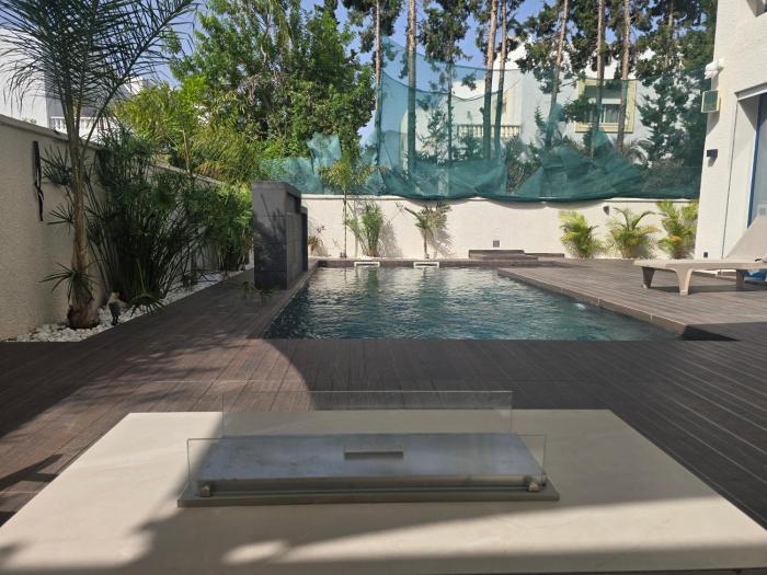 Villa Deep House, moderne de luxe, piscine privée et accès à la plage privée