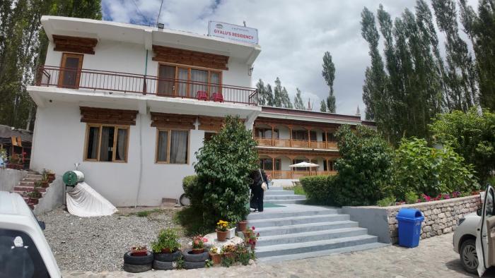 Gyalus Residency