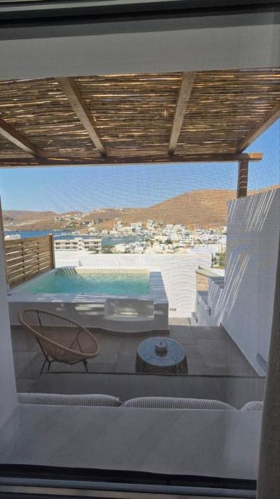 Viewport Suites Kythnos με ιδιωτικα πισινακια-τζακουζι