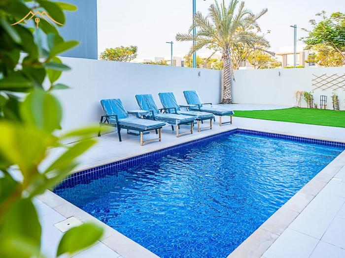 Luxury 4 Bedroom Villa with Private Swimming Pool