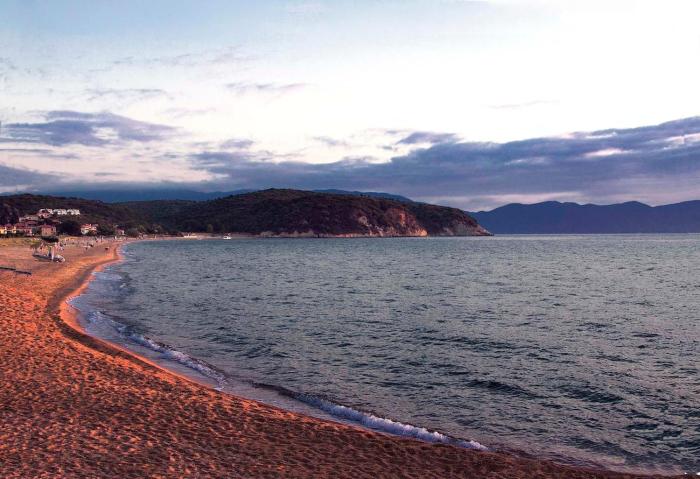 Spacious luxury 2 bedroom apartment near the sea