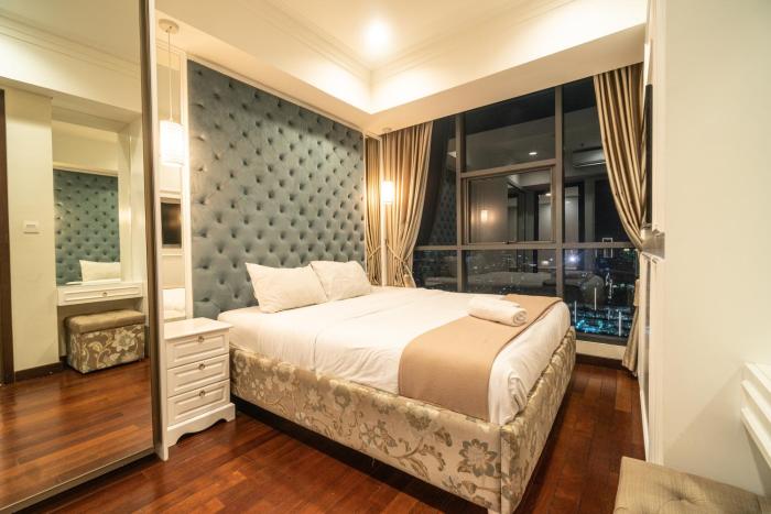 Luxury & Bright 2BR Chianti Tower Mall Access
