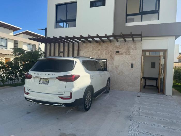 House available to spend the best moments