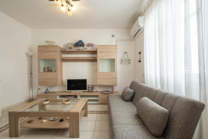 Apartment in the center of Calasetta, AC, By Guestaly