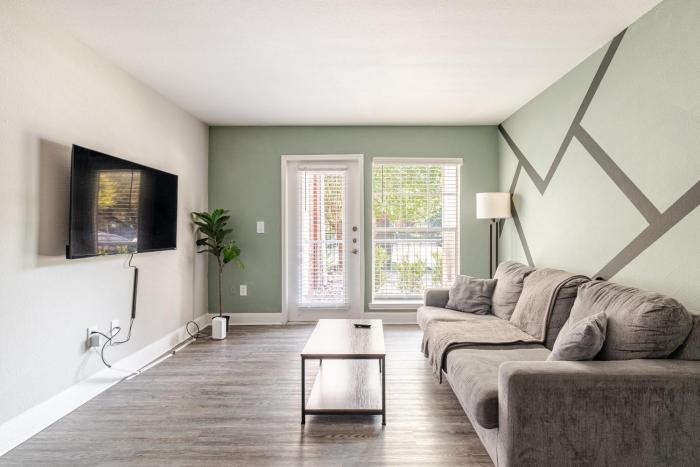 Comfy King 2Bed 2Bath |Walk to NRG| 1mi Med Center