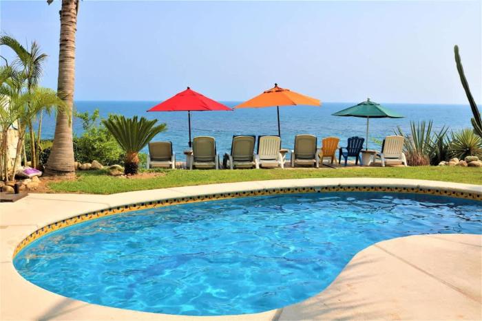 Oceanfront 2BR Pool Palapa & Steps to Beach