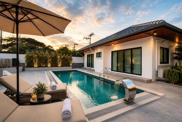 Luxury Private Pool Villa 8 Min Walk to Beach