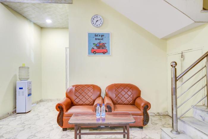Hotel O Vishwakarma Palace