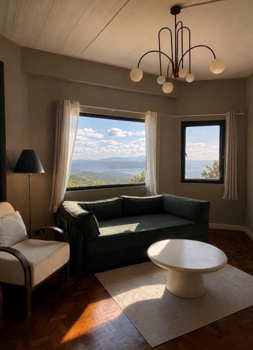 Casa Alegre - Stunning Taal View with Rooftop Deck Family House