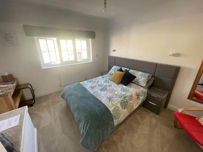 Comfortable Double Bedroom in Family Home, with your own private bathroom