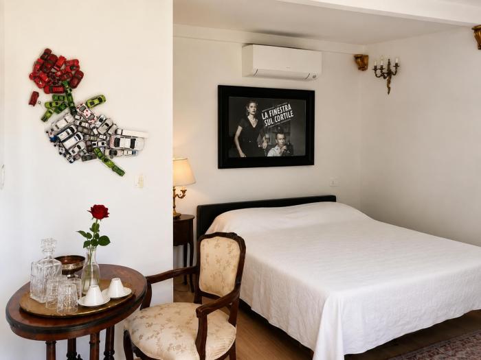 LA FINESTRA SUL CORTILE Suite indipendente con bagno privato