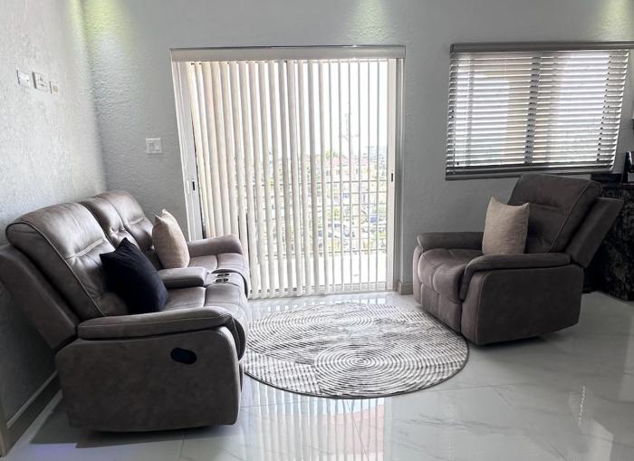 Luxury 3-Bed Haven with Jacuzzi and gorgeous views