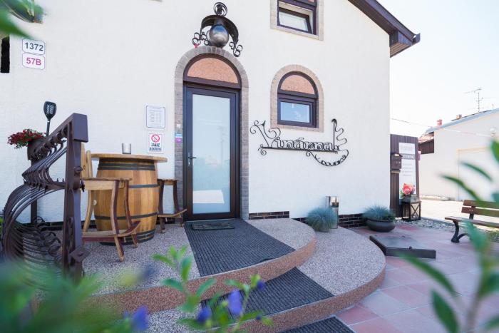 RESTAURACE A PENZION U DOUBKŮ