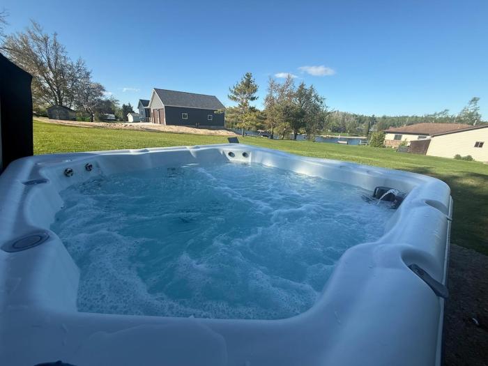 Riverfront Cottage, firepit, hot tub near Mackinac