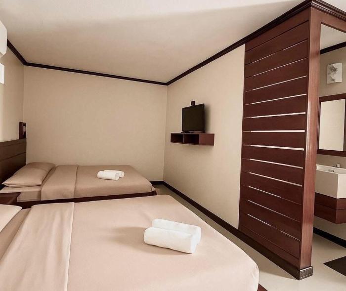 Grand Family Stay-4 bedrooms-9 Beds-Sleeps 20-25