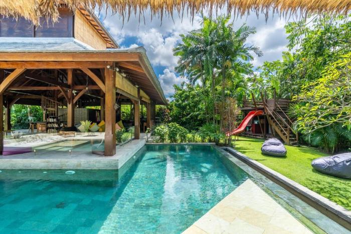 Villa Emma - 3BR Unique Wooden Villa in Canggu