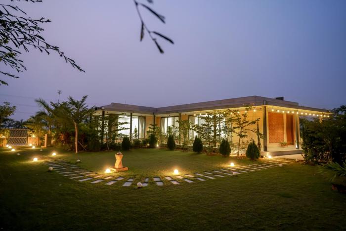 Private Farmhouse & private Pool near Ahmedabad