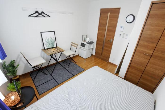 GS102 Ground Floor Open Plan Home Double Bed Private Kitchen and Bath Sleeps 2