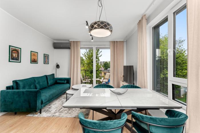 Portowa Riverside Apartment by BookingHost
